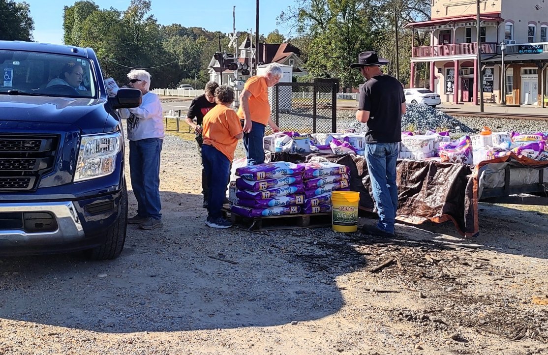 Distributing Food to Seniors in Maplesville Alabama